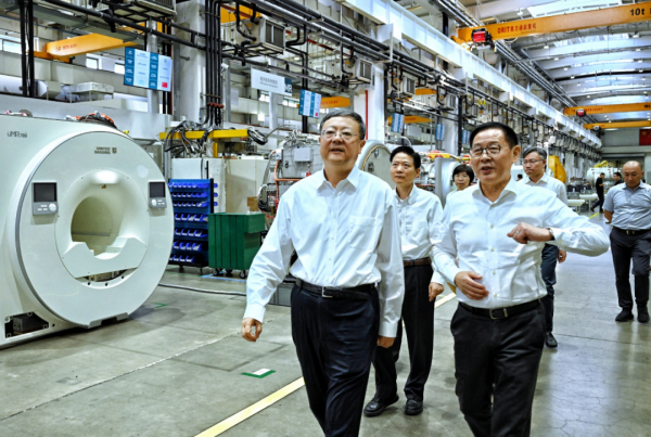 不斷做強做大品牌優勢，全力打造世界一流企業！市委書記陳吉寧調研高科技行業龍頭企業并開展現場辦公